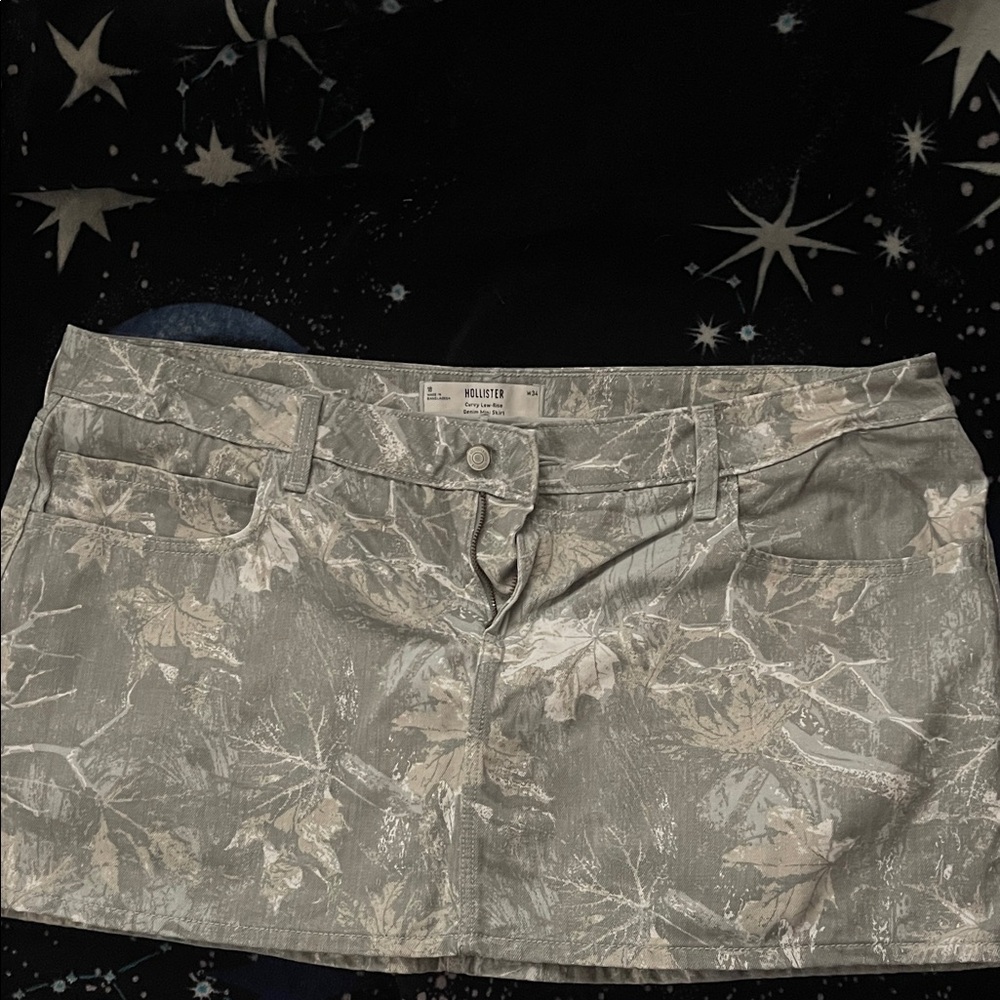 Hollister Gray Floral Print Mini Skirt